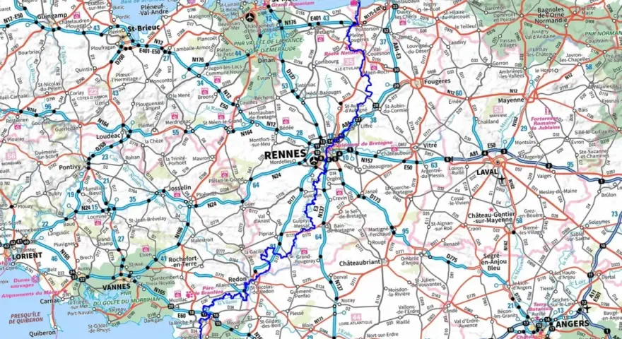 Carte routière de la France, région Bretagne. La gr 39 est mise en évidence en bleu.
